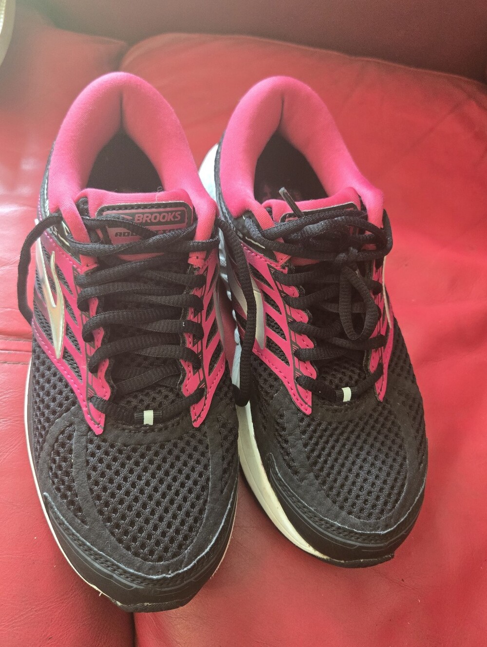 Brooks Women’s Black & Pink Athletic Running Sneakers